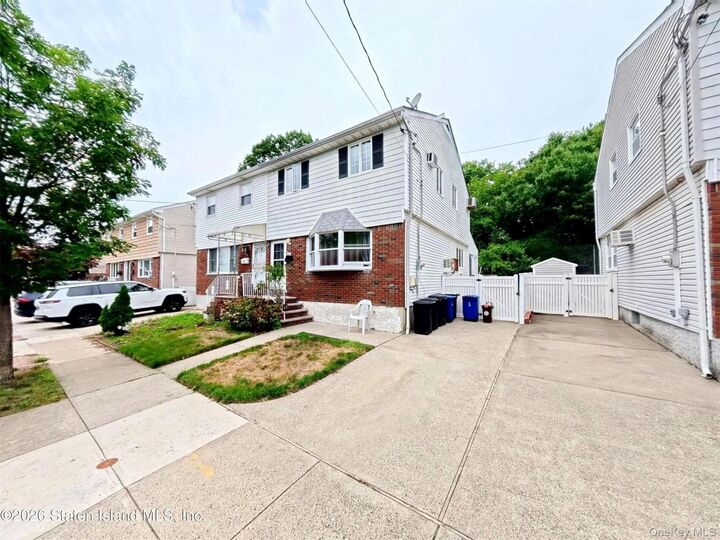 Property Photo: 59 Zoe St NY 10305