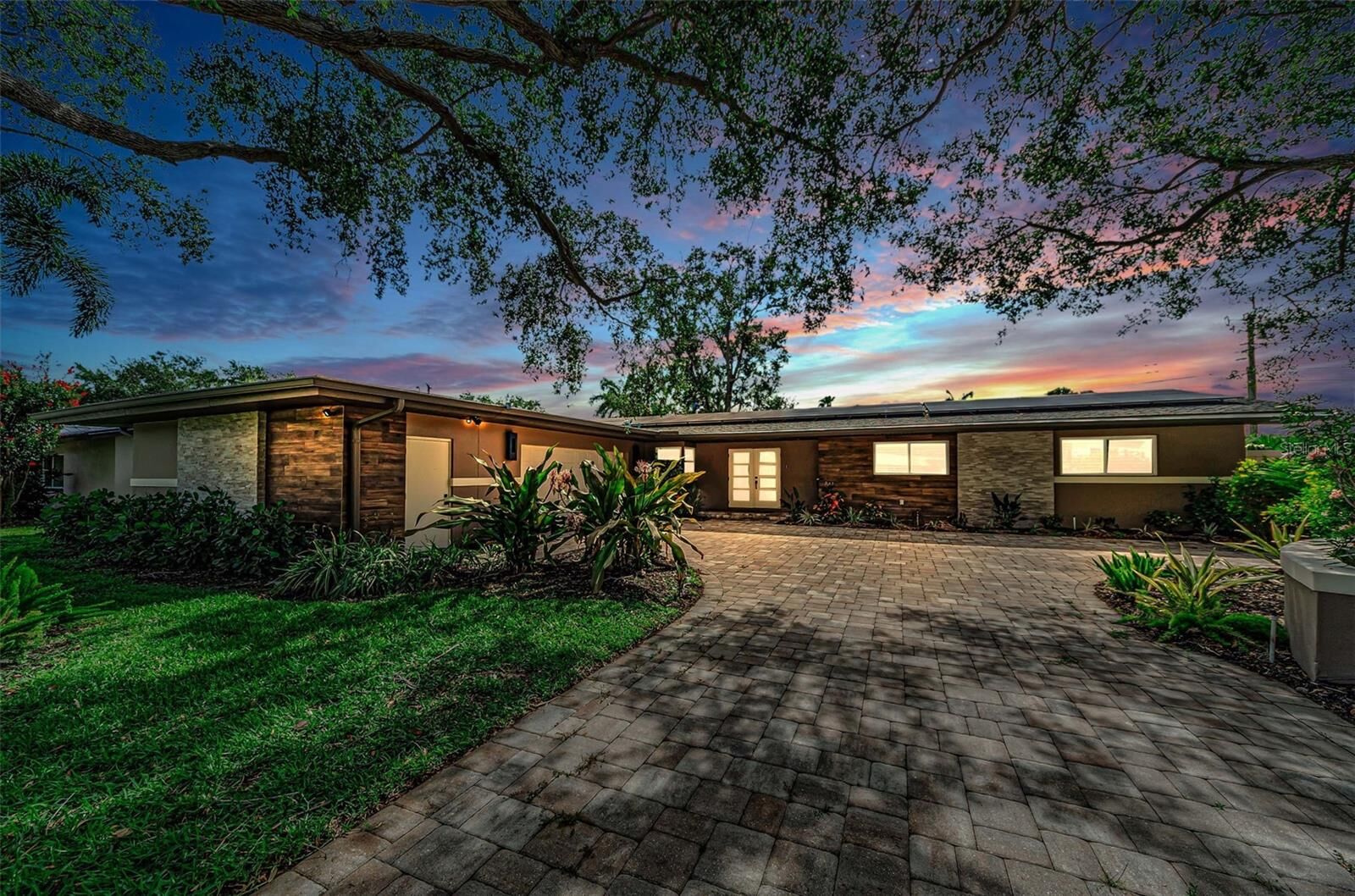 Property Photo:  861 Rafael Boulevard NE  FL 33704 