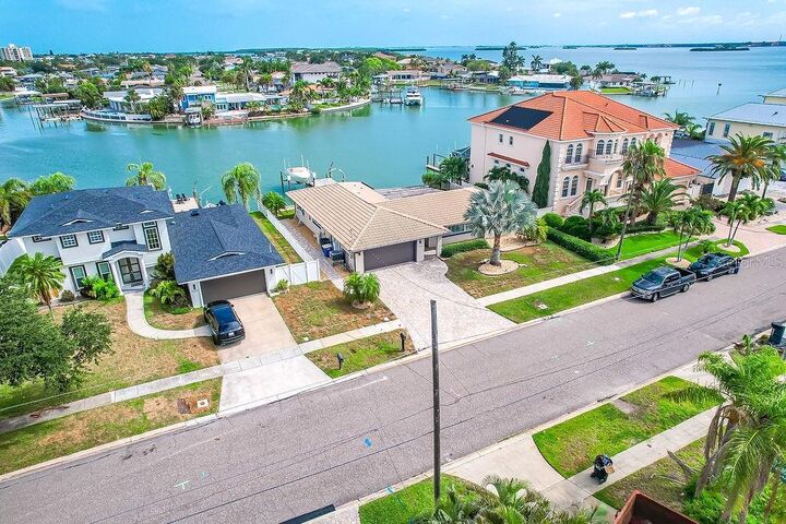 Property Photo:  340 Palm Island NE  FL 33767 