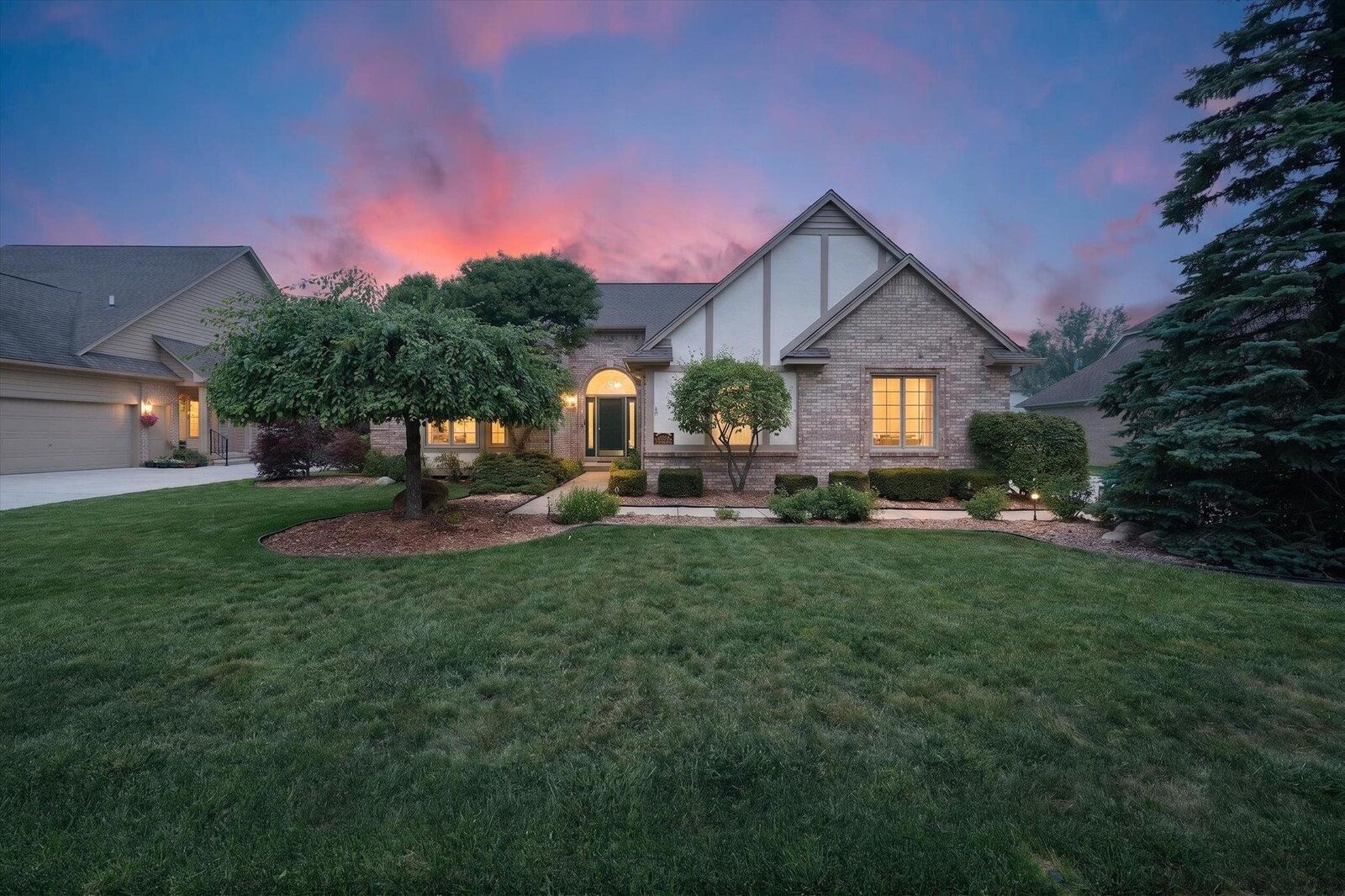 Property Photo:  4379 Chablis Drive  MI 48314 
