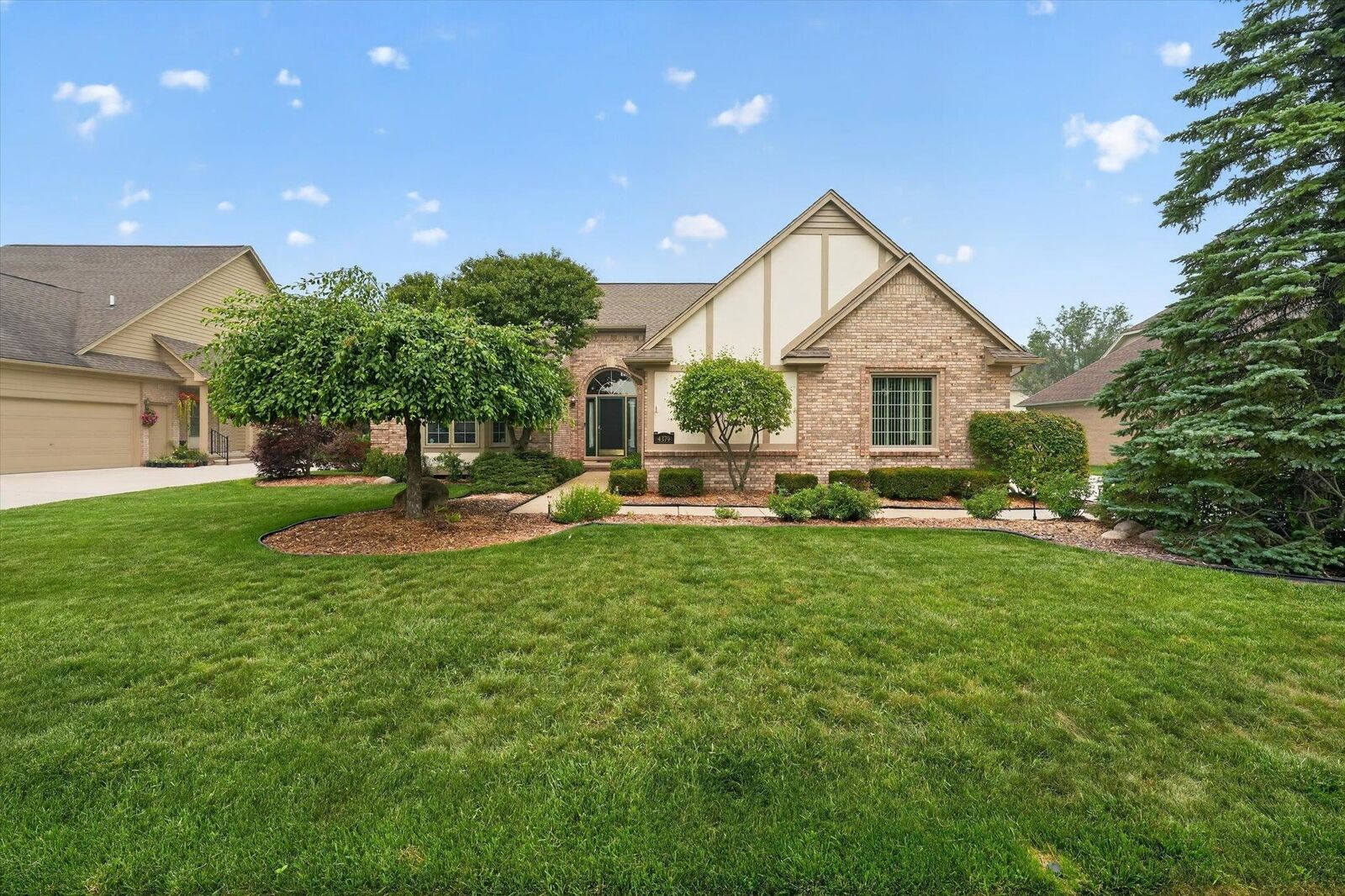 Property Photo: 4379 Chablis Drive MI 48314