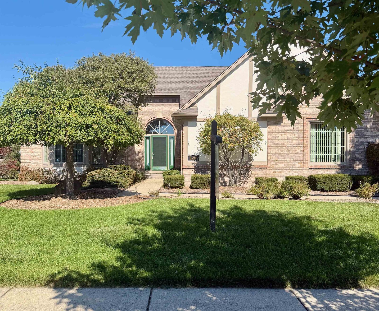 Property Photo:  4379 Chablis Drive  MI 48314 