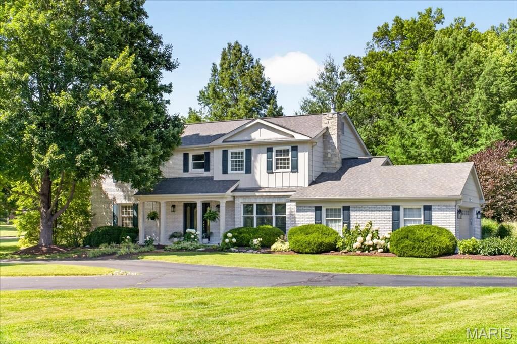 Property Photo: 13231 Thornhill Drive MO 63131