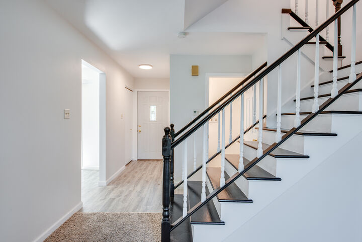 Property Photo:  889 Heatherbrook Court  IL 60189 