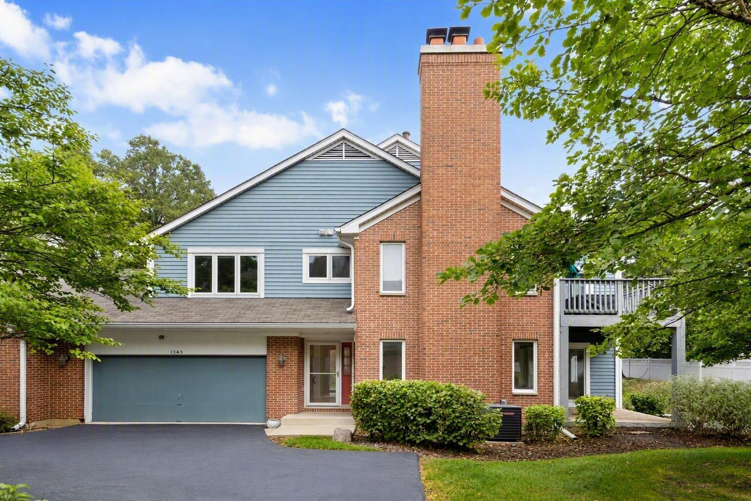 Property Photo: 1545 N Courtland Drive IL 60004