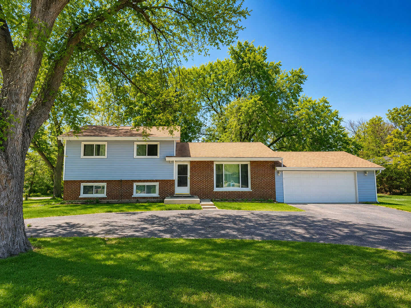 Property Photo:  1352 Glen Ellyn Road  IL 60139 