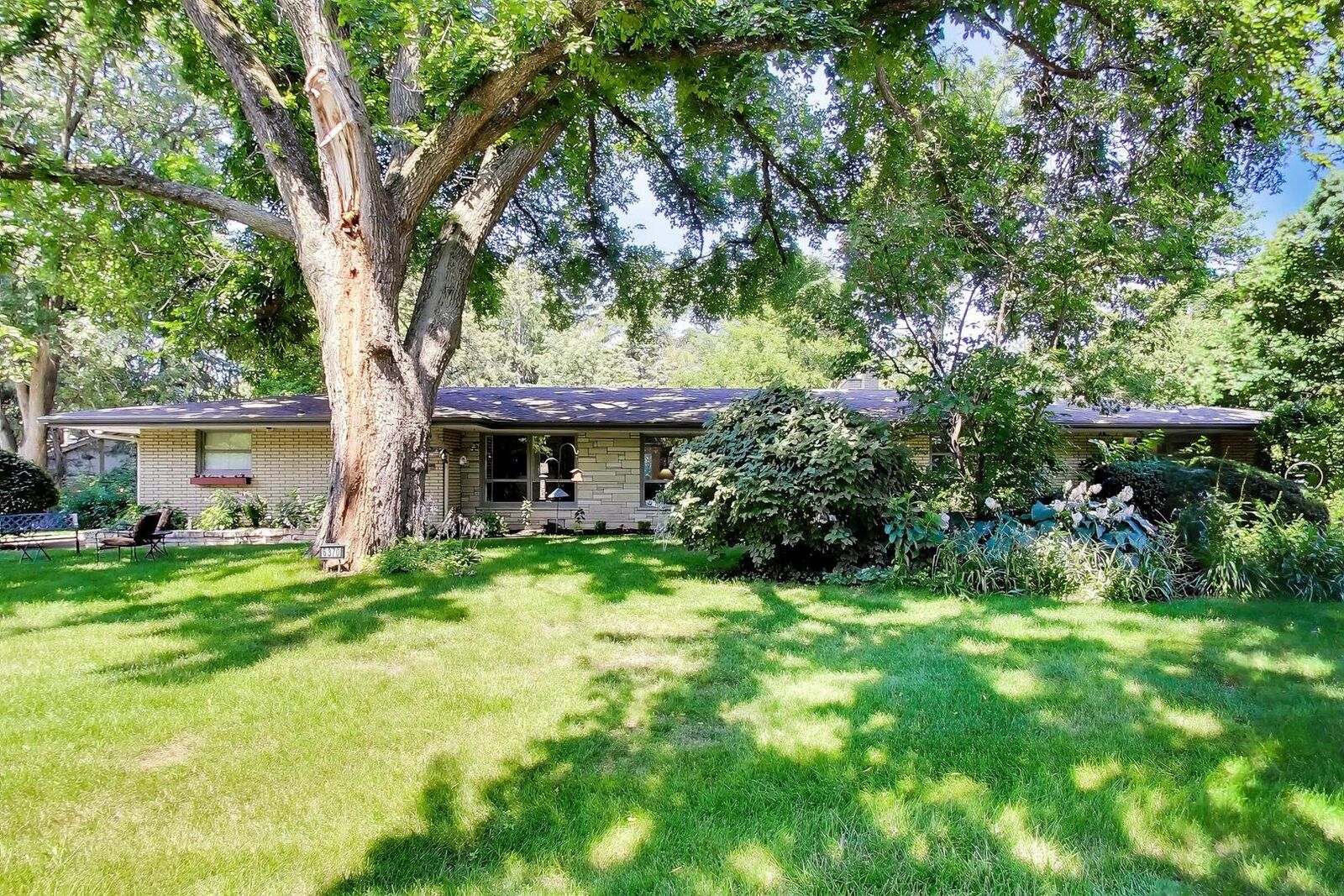 Property Photo:  6370 Pontiac Drive  IL 60525 