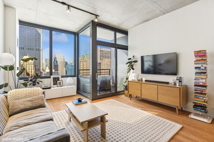 Property Photo: 235 W Van Buren Street 4219 IL 60607