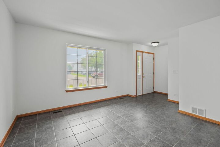 Property Photo: 280 Persimmon Court IL 60073