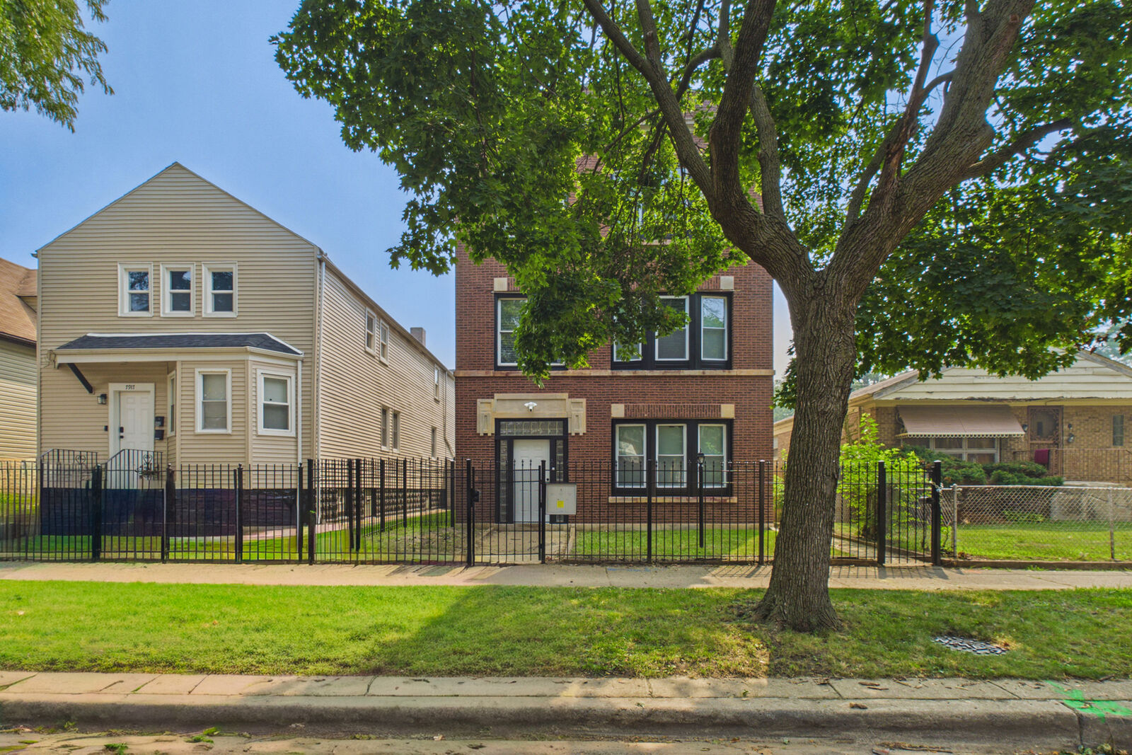 Property Photo: 7919 S Ellis Avenue 3 IL 60619