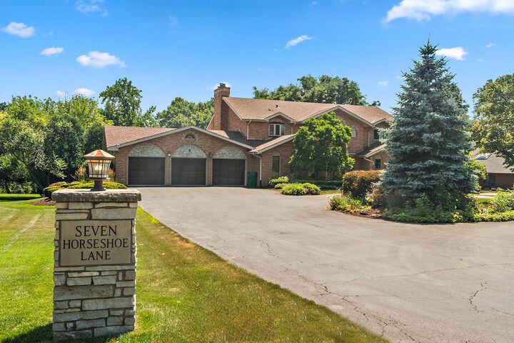 Property Photo:  7 Horseshoe Lane  IL 60439 