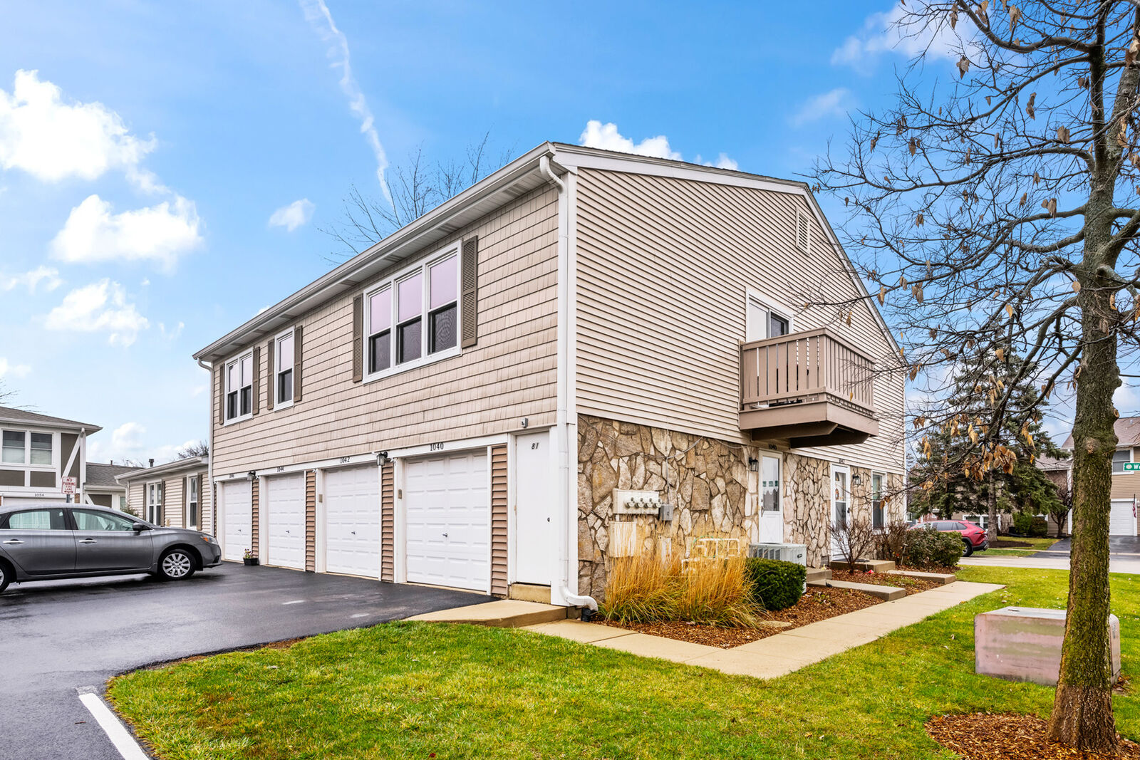 Property Photo: 1040 Hampton Harbor 0 IL 60193
