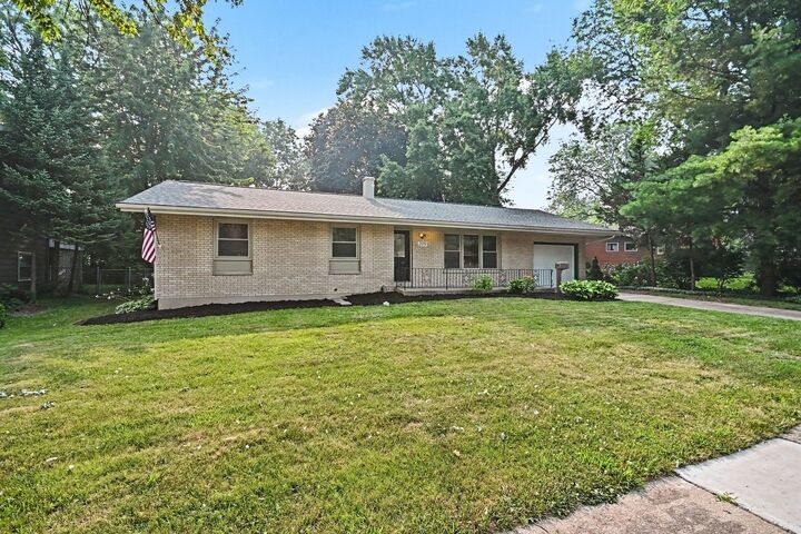 Property Photo: 209 Maureen Drive IL 60123