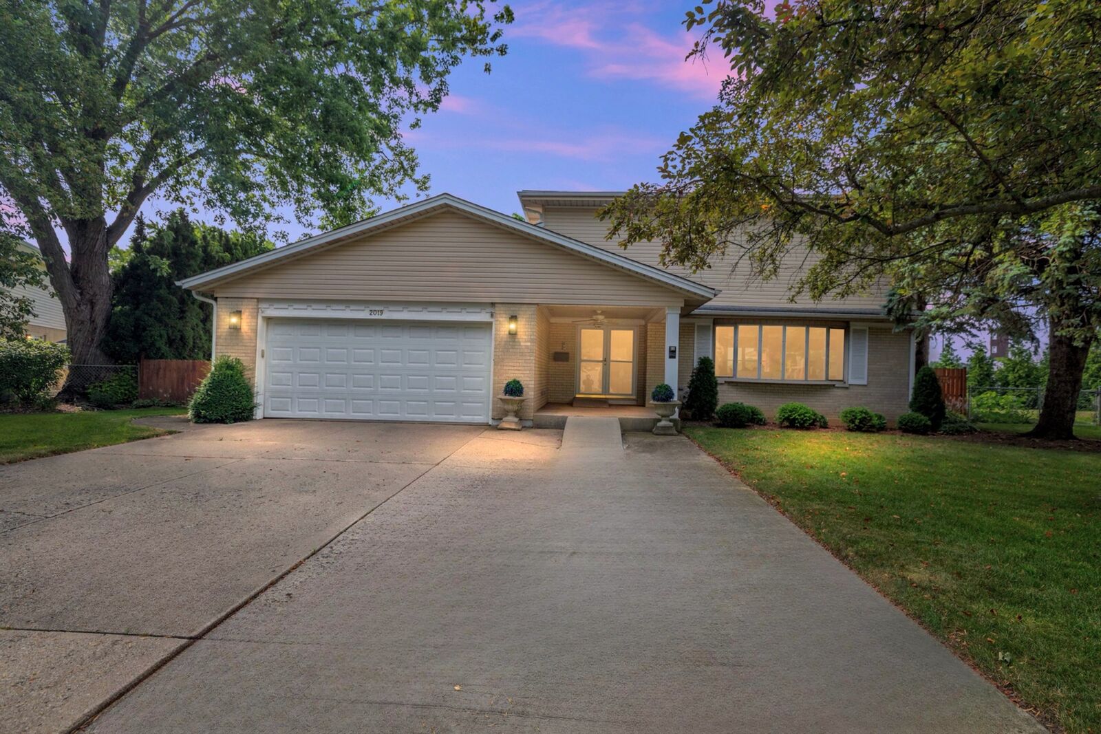 Property Photo:  2019 E Avon Lane  IL 60004 