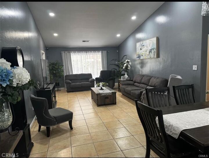 Property Photo:  1201 Evadonna  CA 93307 