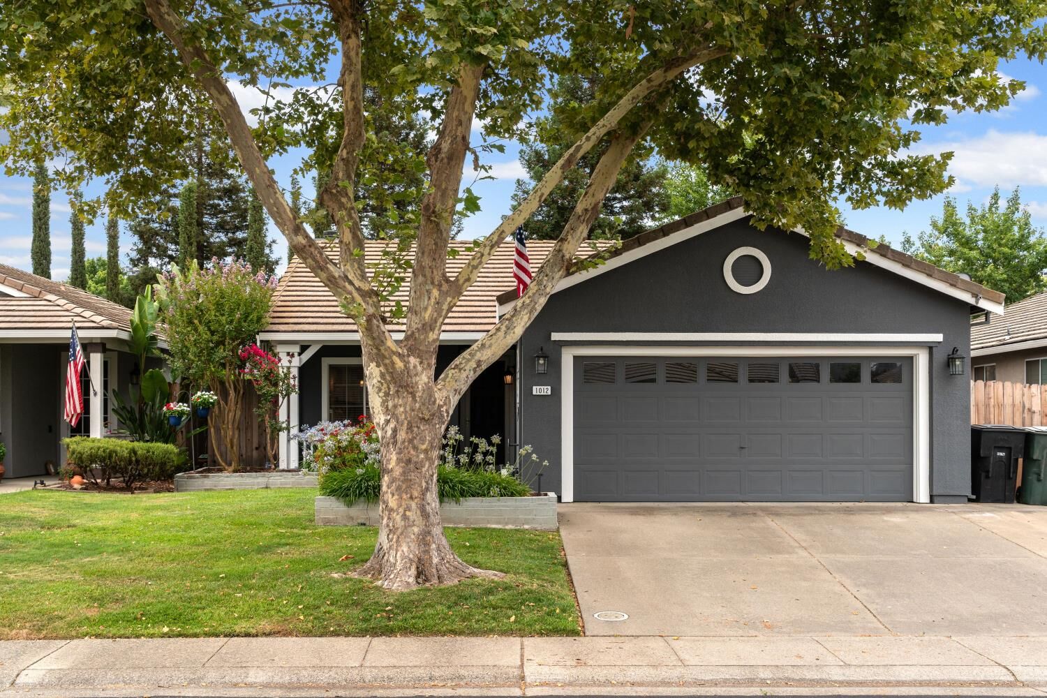 Property Photo: 1012 Vanston Way CA 95747