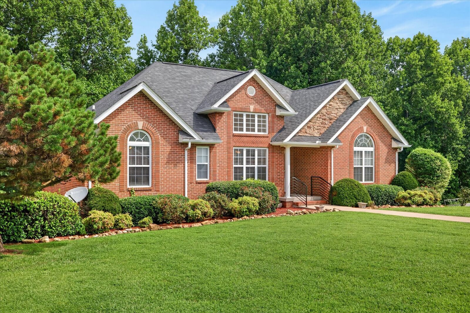 Property Photo: 1422 Grassland Dr TN 37015