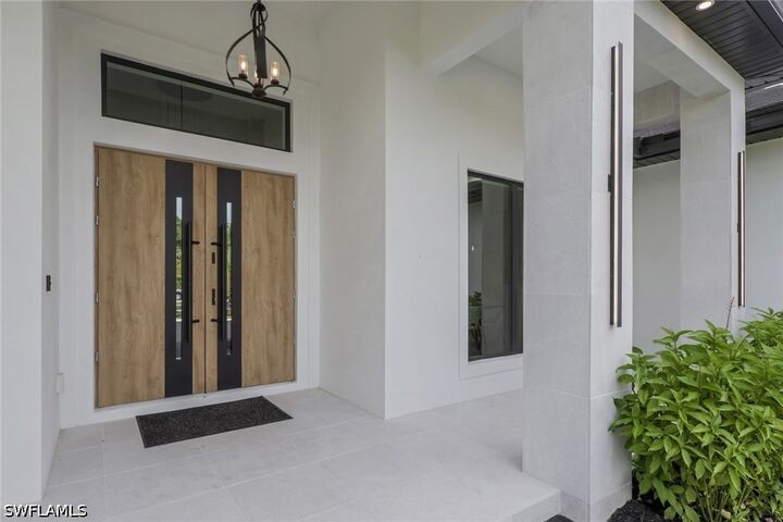 Property Photo: 634 19th Street SW FL 34117