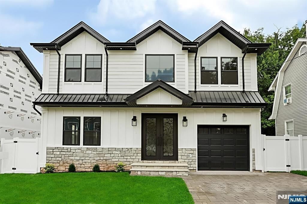 Property Photo:  49 N Glenwood Drive  NJ 07621 