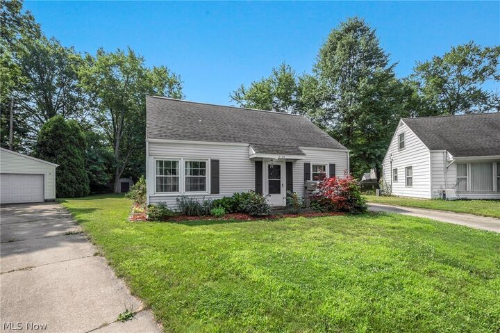Property Photo: 2139 Suncrest Circle OH 44221