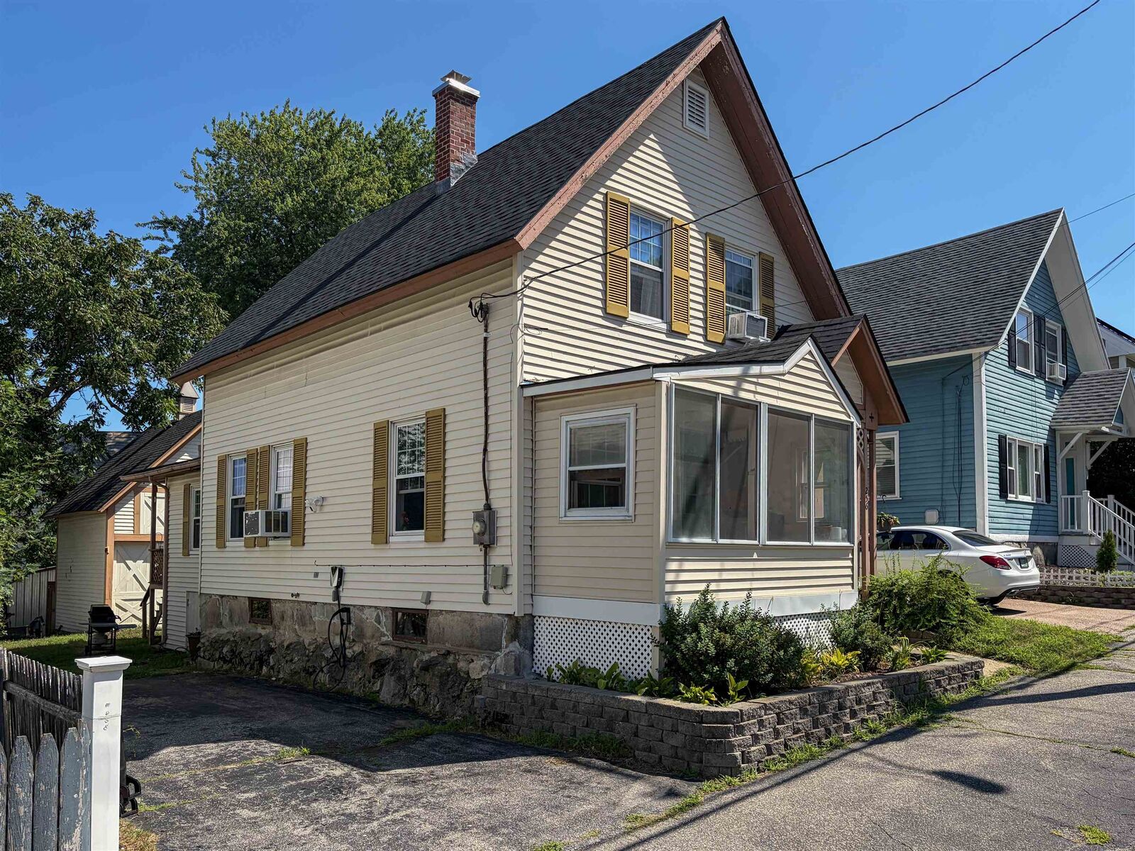 Property Photo:  256 Lowell Street  NH 03104-5063 