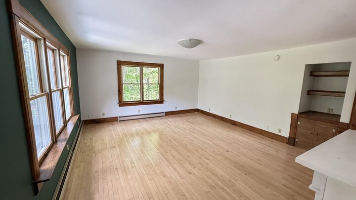 Property Photo:  6 Crescent Street  VT 05060 