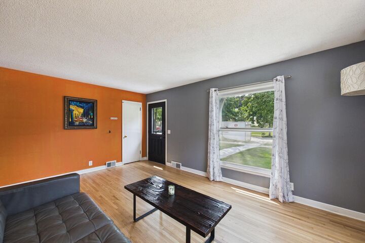 Property Photo: 5901 Thomas Avenue S MN 55410