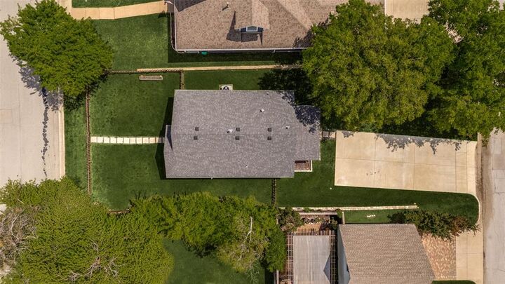 Property Photo: 612 E Wall Street TX 76051