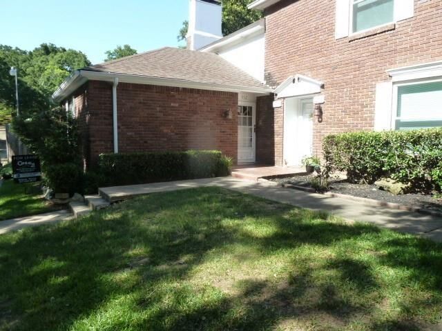 Property Photo:  852 Chateau Valee Circle  TX 76022 