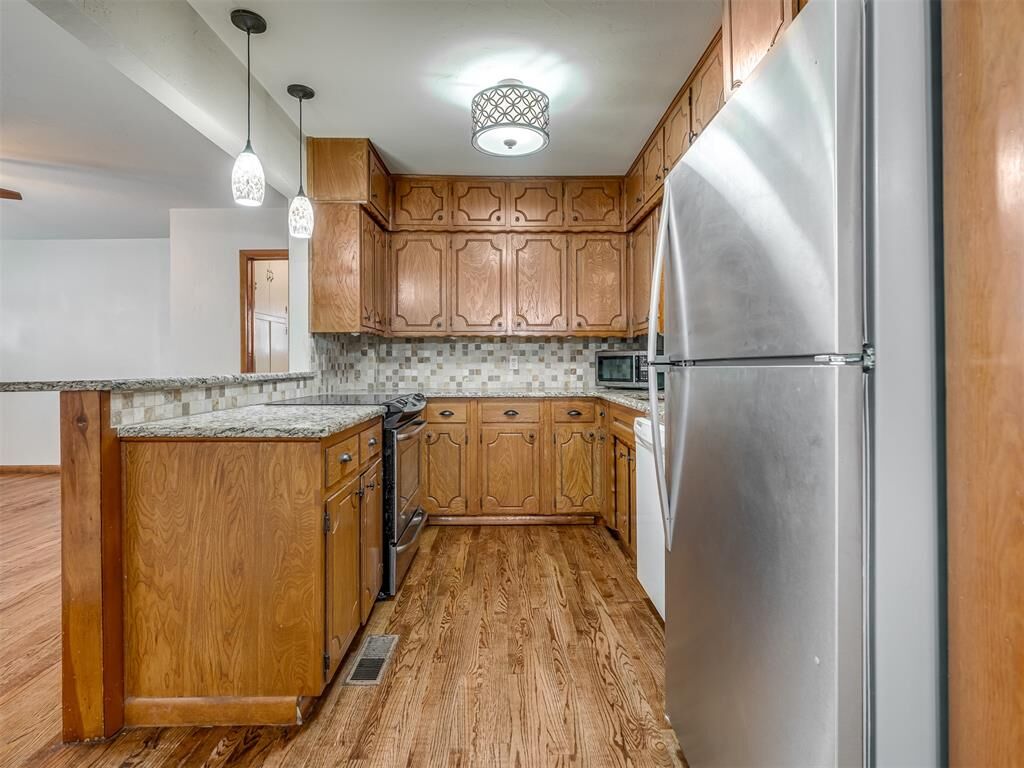 Property Photo:  10653 SW 18th Street  OK 73099 