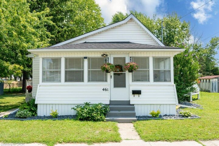 461 Selkirk Street — photo 1