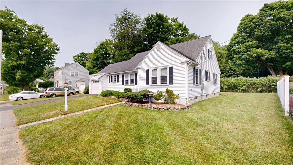 Property Photo: 6 Maple Circle MA 01545