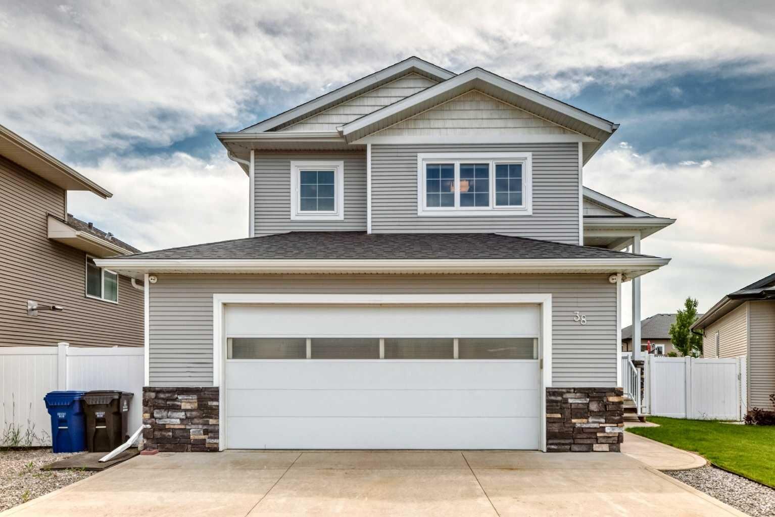 Property Photo: 38 Cambridge Close AB T4M 0A3