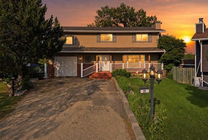 Property Photo: 31 Willow Crescent AB T4L 1V3