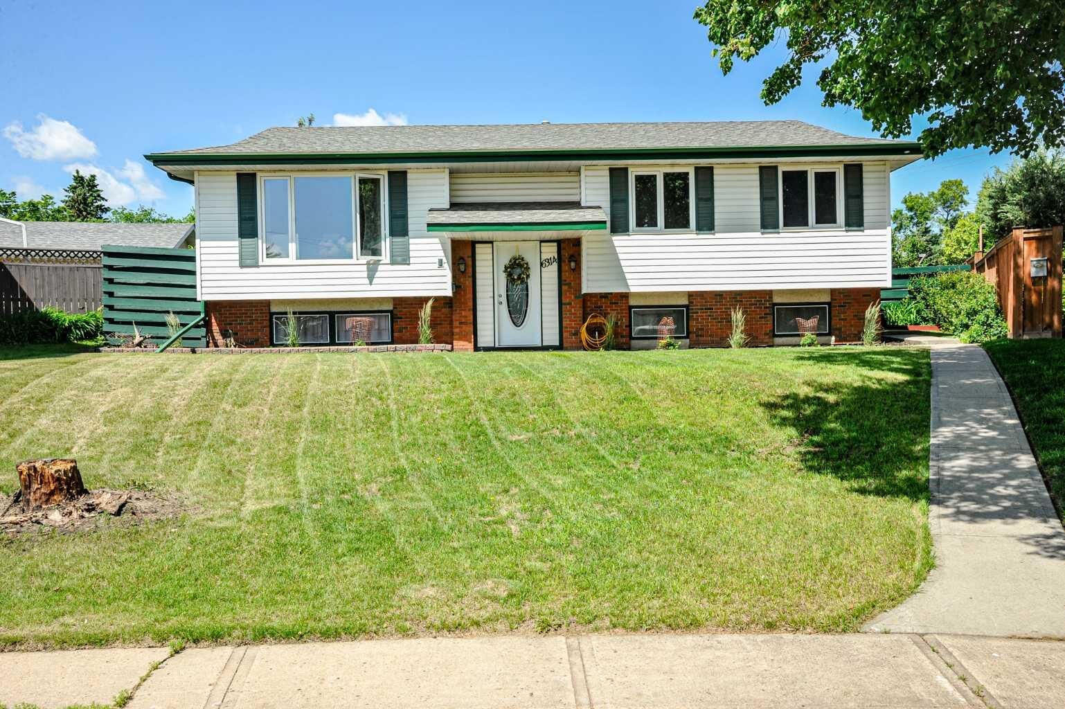 Property Photo: 6314 44A Avenue AB T4V 0B4
