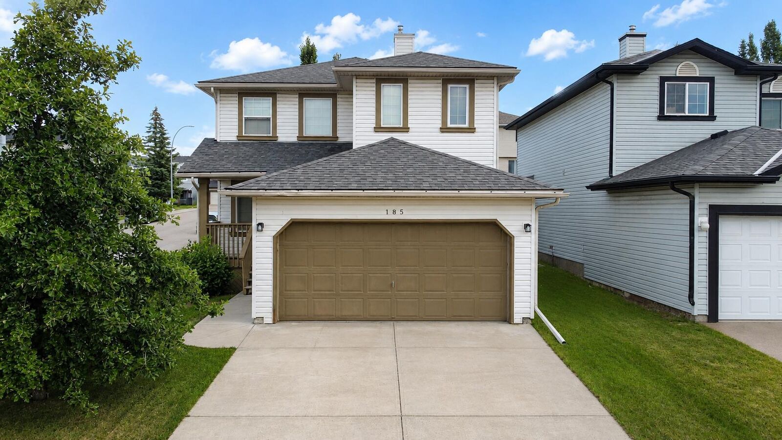Property Photo: 185 Tuscarora Close NW AB T3L 2E3