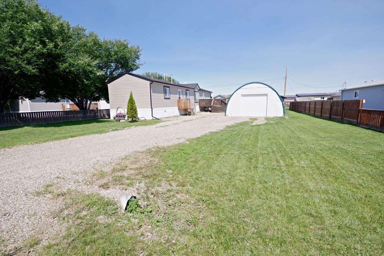 Property Photo:  829 3 Street S  AB T0K 0Z0 