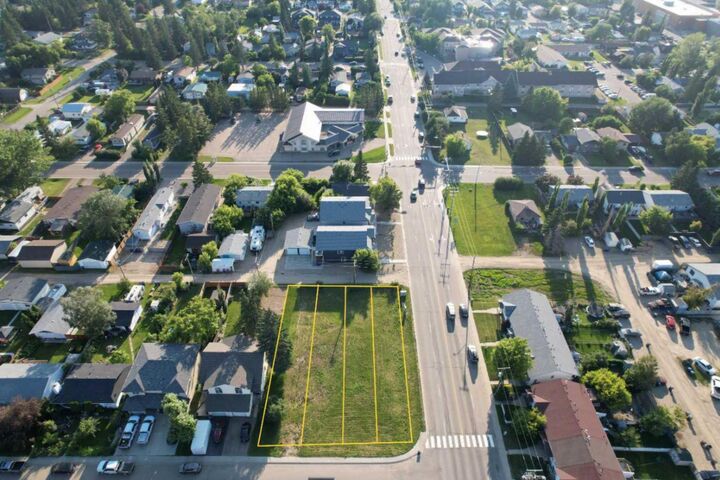 4634 45 Street — photo 1