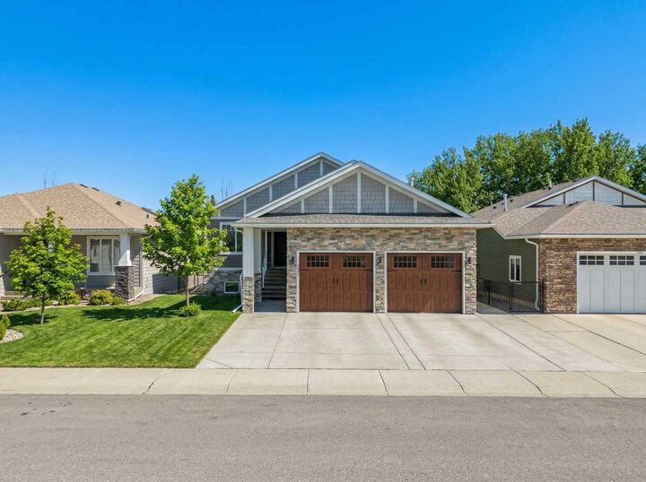 Property Photo: 1205 Hillcrest Manor Estates AB T1P 0B9