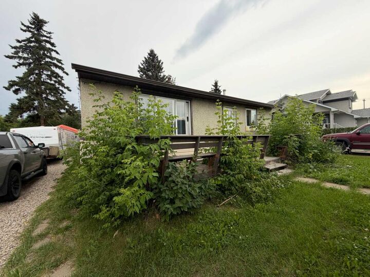 Property Photo: 10408 96 Street AB T8V 1Z9