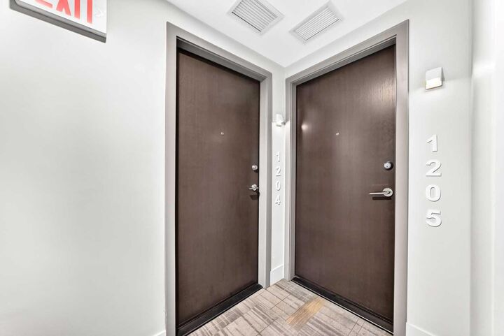 Property Photo: 901 10 Avenue SW 1204 AB T2R 0B5