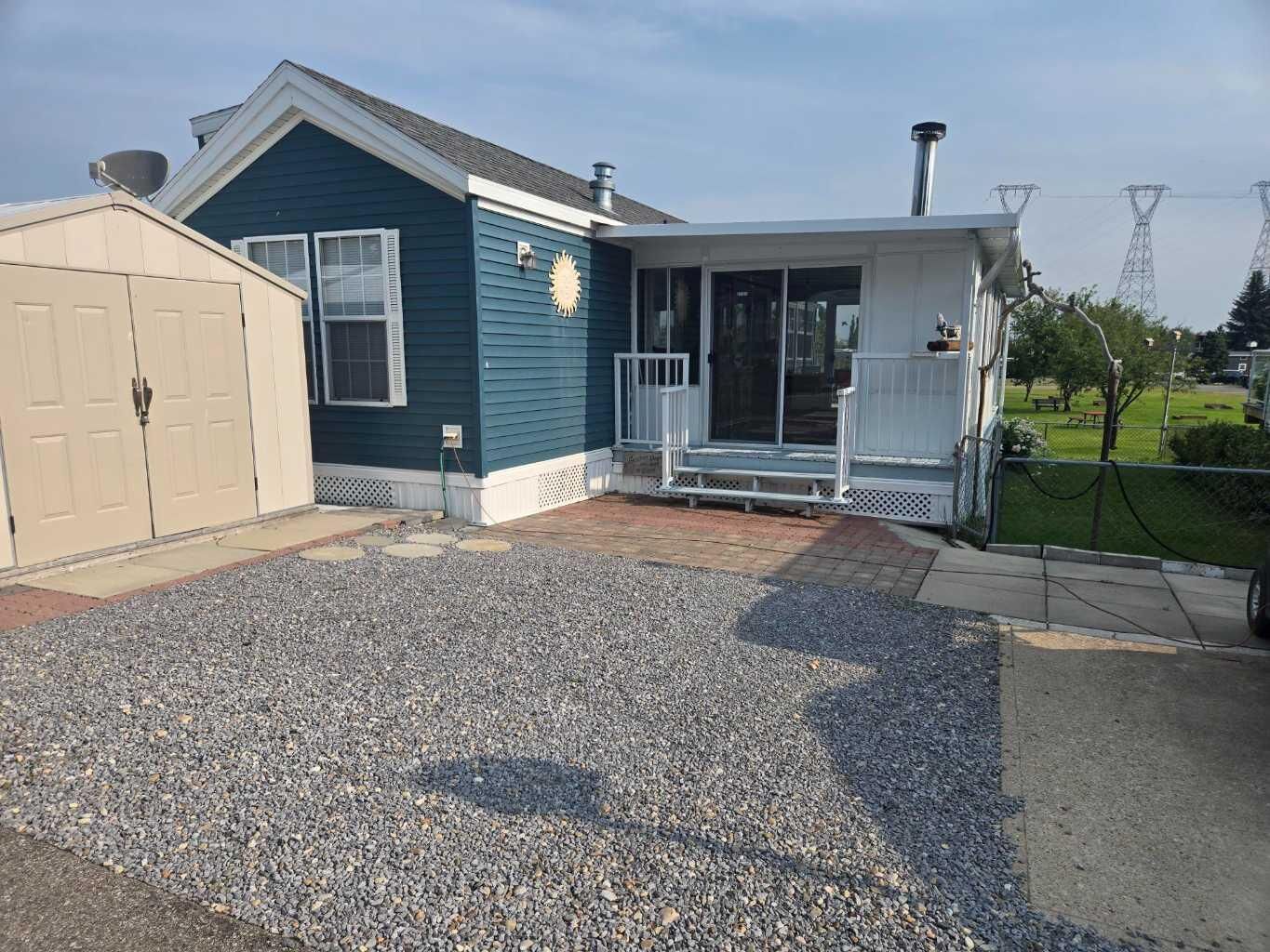 Property Photo: 484 Carefree Resort AB T4G 0K6