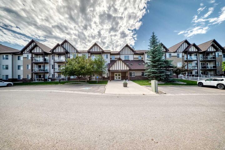 Property Photo:  200 Community Way 2105  AB T1S 2L2 