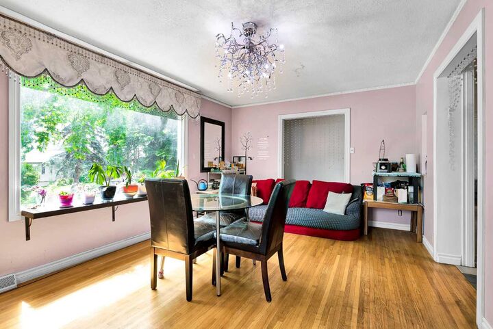 Property Photo: 6 Tipton Place NW AB T2K 3L5