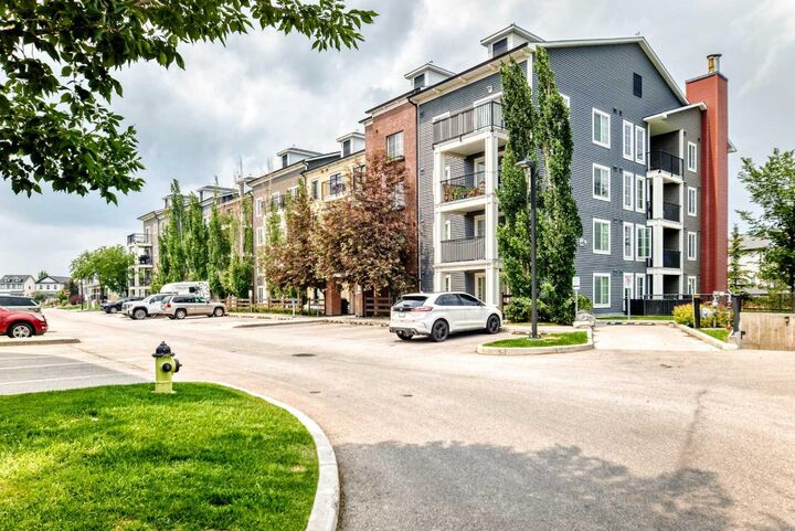 Property Photo: 755 Copperpond Boulevard SE 4302 AB T2Z 4R2
