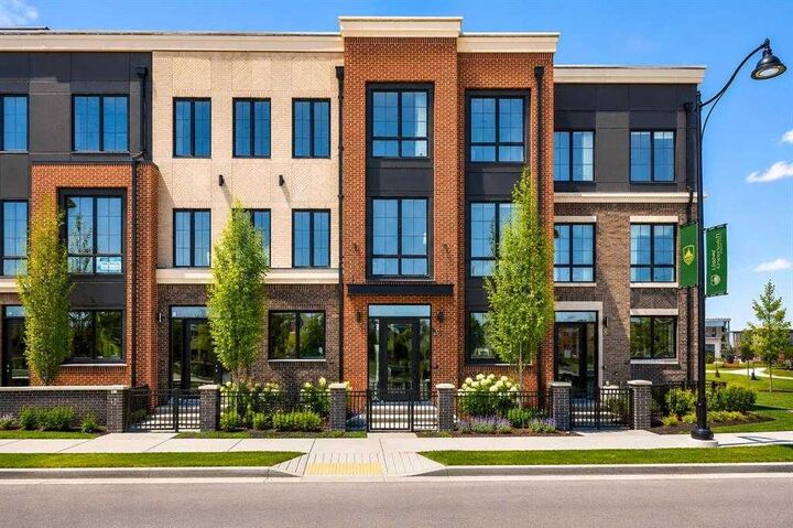 Property Photo: 40 Greenwich Heath NW AB T3B 6P3
