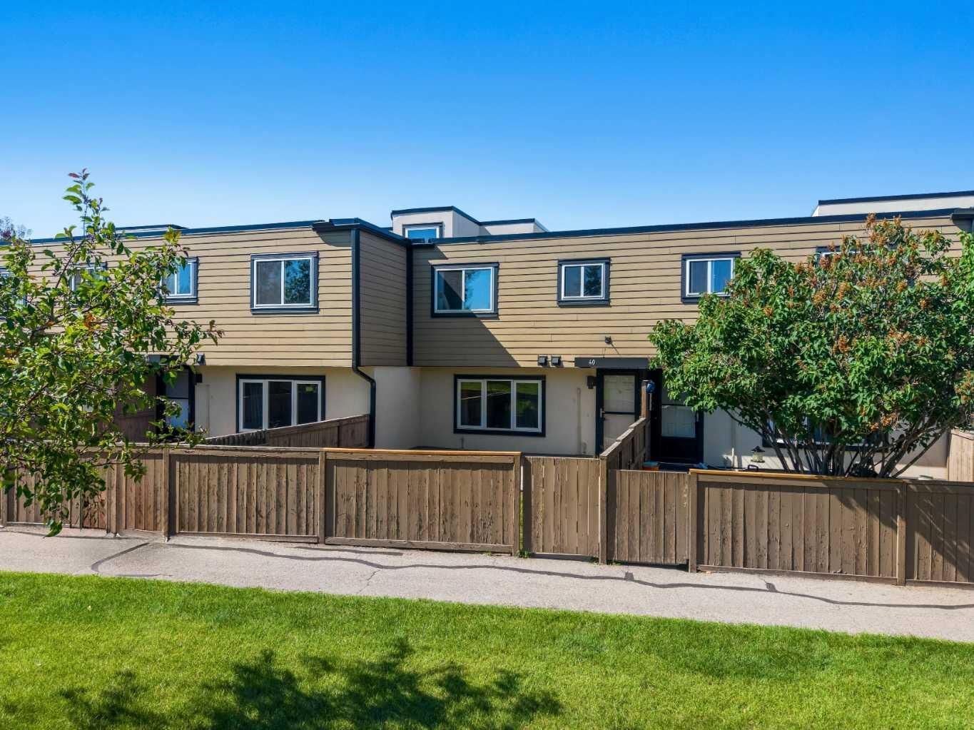Property Photo: 3809 45 Street SW 40 AB T3E 3H4