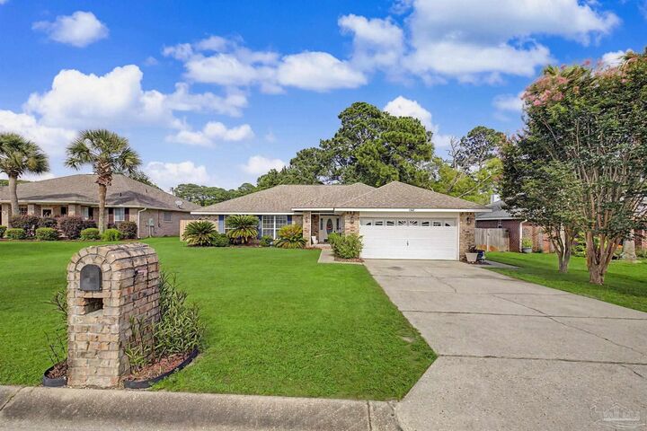 Property Photo: 1347 Connemara Cir FL 32563