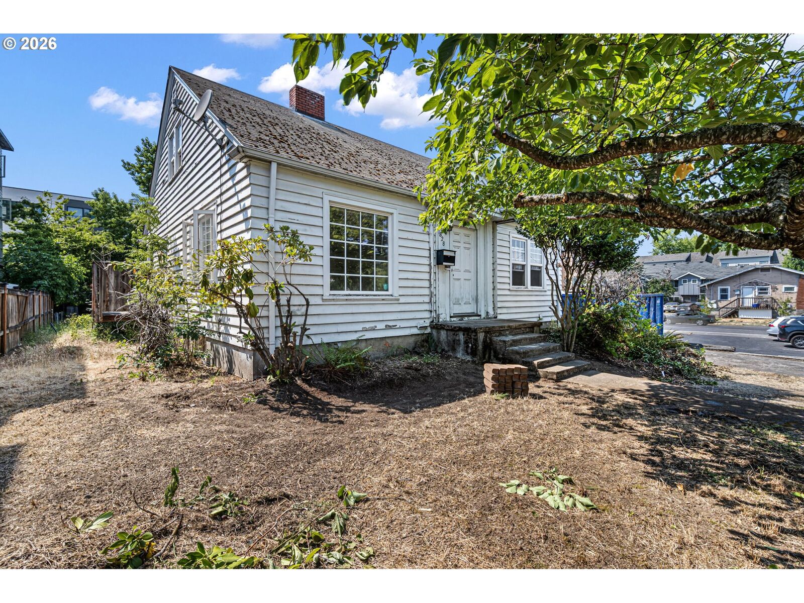 Property Photo: 1828 Hilyard St OR 97401