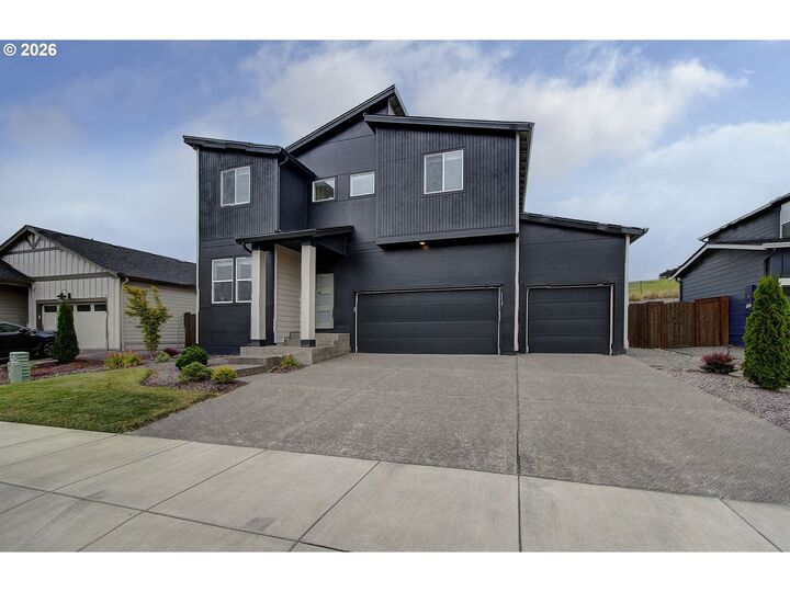 Property Photo: 1119 W 15th St WA 98629